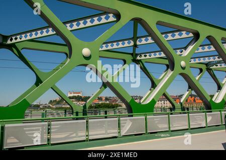 Le vieux pont sur le Danube à Bratislava. Slovaquie. Banque D'Images