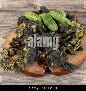 Concombre séché de dinde farci de viande hachée, riz, herbes et épices. Le concombre farci est un plat turc traditionnel de Gaziantep. Nom local Banque D'Images
