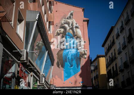 Madrid, Espagne. 25 juin 2024. Murale des 'ours' dans le quartier de Madrid de Chueca. Crédit : Mr. Canales Carvajal/Alamy Live News Banque D'Images