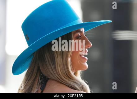 New York, États-Unis. 25 juin 2024. Lainey Wilson se produit au NBC Today Show au Rockefeller Center de New York le mardi 25 juin 2024. Photo de John Angelillo/UPI crédit : UPI/Alamy Live News Banque D'Images