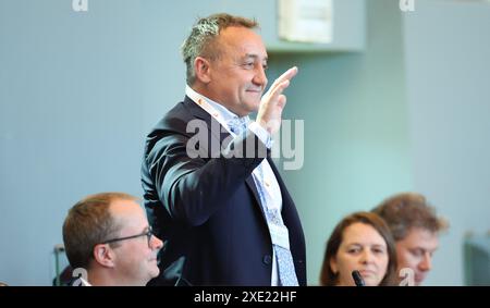 Namur, Belgique. 25 juin 2024. MONSIEUR Vincent Maillen prête serment lors de la première session plénière du parlement wallon à Namur, après les élections du 9 juin, mardi 25 juin 2024. BELGA PHOTO VIRGINIE LEFOUR crédit : Belga News Agency/Alamy Live News Banque D'Images