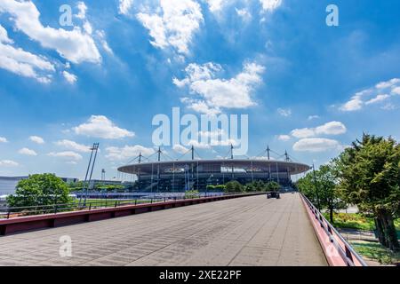 Vue lointaine sur le stade de France, le plus grand stade français et un site sportif hôte pour les Jeux Olympiques d'été de Paris 2024, Saint-Denis, France Banque D'Images