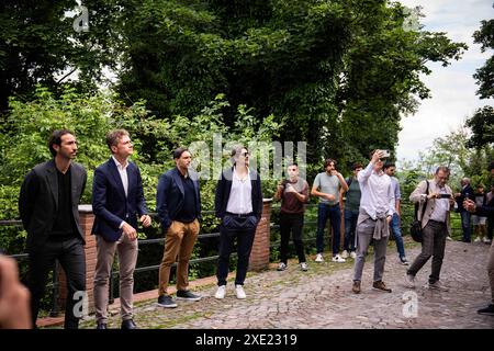 Torino, Italie. 25 juin 2024. Paolo Vanoli nouvel entraîneur-chef du Torino FC visite Superga à Turin, où le 4 mai 1949, l'avion transportant l'ensemble de l'équipe de football Torino (populairement connu sous le nom de Grande Torino), s'est écrasé dans le mur de soutènement à l'arrière de la basilique de Superga - mardi 25 juin 2024. Sport - soccer . (Photo de Marco Alpozzi/Lapresse) crédit : LaPresse/Alamy Live News Banque D'Images