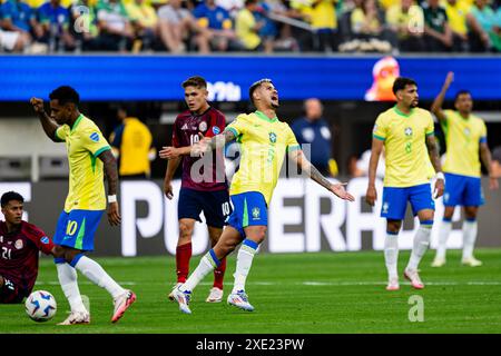 Sofi Stadium INGLEWOOD, CALIFORNIE - 24 JUIN : Bruno Guimarães du Brésil (C) réagit lors du CONMEBOL Copa America USA phase de groupes entre le Brésil et le Costa Rica au SoFi Stadium le 24 juin 2024 à Inglewood, Californie. (Photo de Richard Callis/SPP) (Richard Callis/SPP) Banque D'Images