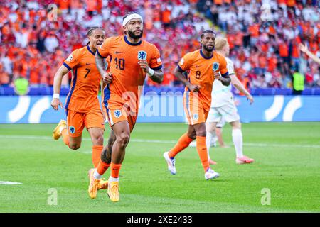 BERLIN, ALLEMAGNE - JUIN 25 : Memphis Depay, des pays-Bas, célèbre après avoir marqué le deuxième but de son équipe lors du match Groupe d - UEFA EURO 2024 entre les pays-Bas et l'Autriche à l'Olympiastadion le 25 juin 2024 à Berlin, Allemagne. (Photo de Peter Lous/Agence BSR)/Alamy Live News Banque D'Images