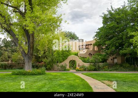 ALBUQUERQUE, NM, États-Unis - 15 MAI 2024 : University House à l'Université du Nouveau-Mexique. Banque D'Images