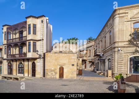 Rue dans la vieille ville Bakou, Azerbaïdjan Banque D'Images