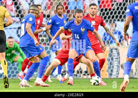 Adrien Rabiot (14 ans) de France photographié en action lors d'un match de football entre les équipes nationales de France et de Pologne le troisième jour du Groupe d dans la phase de groupes du tournoi UEFA Euro 2024 , le mardi 25 juin 2024 à Dortmund , Allemagne . PHOTO SPORTPIX | David Catry Banque D'Images