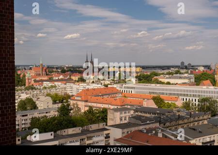 Vue d'en haut, place du marché central de Wroclaw aérienne avec des maisons anciennes. Capitale historique de Silésie, Europe. Hôtel de ville Architec Banque D'Images