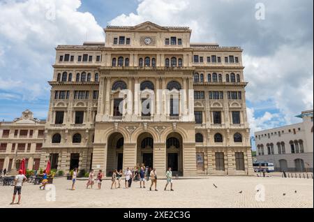 LA HAVANE, CUBA - 27 AOÛT 2023 : bâtiment de l'Edificio de la Lonja del Comercio de la Habana (bâtiment d'échange de produits) à Cuba Banque D'Images