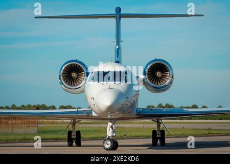 Cap Canaveral, États-Unis . 25 juin 2024. Une vue de la Gulfstream IV National Oceanic and Atmospheric Administration (NOAA) au Kennedy Space Center de la NASA à Cape Canaveral, Floride, le 25 juin 2024. (Photo de Edgardo J. Medina Millán/Sipa USA) crédit : Sipa USA/Alamy Live News Banque D'Images