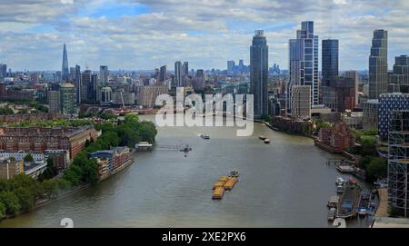 Vue élevée de Londres - prise depuis l'ascenseur 109 de la centrale électrique de Battersea Banque D'Images