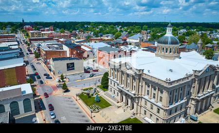 Vue aérienne du palais de justice historique et du centre-ville de Huntington Indiana Banque D'Images