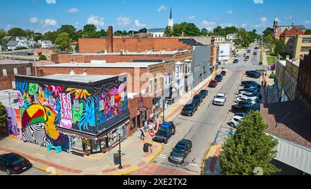 Vue aérienne de la murale colorée et de la vie de petite ville à Huntington Indiana Banque D'Images