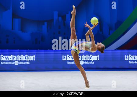 Ekaterina Vedeneeva (SLO) vue lors de la finale de la Coupe du monde de gymnastique RYTHMIQUE FIG 2024 au Forum Unipol. Banque D'Images