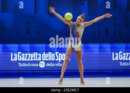 Ekaterina Vedeneeva (SLO) vue lors de la finale de la Coupe du monde de gymnastique RYTHMIQUE FIG 2024 au Forum Unipol. Banque D'Images