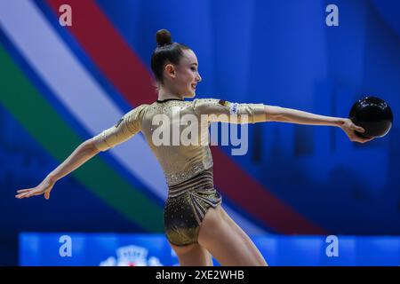 Darja Varfolomeev (GER) vu lors de la finale de la Coupe du monde de gymnastique rythmique FIG 2024 Milan au Forum Unipol. Banque D'Images