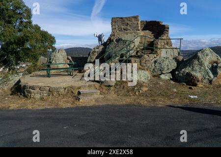 Cooma, Nouvelle-Galles du Sud, Australie, 25 juin 2024 : la sculpture en acier d'une chèvre de Nanny par Chis Graham au belvédère de Nanny Goat Hill. Banque D'Images