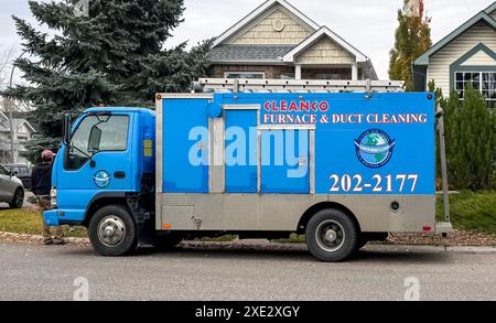 Calgary, Alberta, Canada. 17 octobre 2023. Un camion de nettoyage de fourneaux et de conduits. Banque D'Images