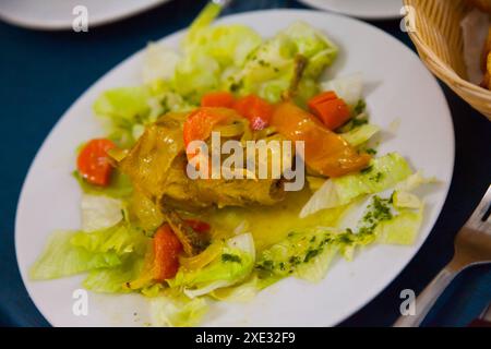 Caille marinée avec des légumes Banque D'Images