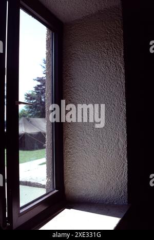 Bad Toelz, Allemagne. 6/1990. Flint Kaserne. Le Schutzstaffel (SS). Bad Tölz était un SS-Junkerschule. Il a servi de centre de formation pour les officiers de la Waffen-SS. L'école a été fondée en 1937 et construite par l'architecte Alois Degano. Il est situé dans la ville de Bad Tölz, à environ 48 km au sud de Munich. Les principales installations étaient résistantes aux semi-bombes avec 3 étages au-dessus du sol et 4 en dessous. Banque D'Images