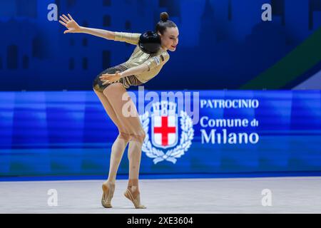 Milan, Italie. 23 juin 2024. Darja Varfolomeev (GER) vu lors de la finale de la Coupe du monde de gymnastique rythmique FIG 2024 Milan au Forum Unipol. (Photo de Fabrizio Carabelli/SOPA images/Sipa USA) crédit : Sipa USA/Alamy Live News Banque D'Images