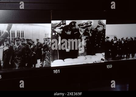 Bad Toelz, Allemagne. 6/1990. Flint Kaserne. Le Schutzstaffel (SS). Bad Tölz était un SS-Junkerschule. Il a servi de centre de formation pour les officiers de la Waffen-SS. L'école a été fondée en 1937 et construite par l'architecte Alois Degano. Il est situé dans la ville de Bad Tölz, à environ 48 km au sud de Munich. Les principales installations étaient résistantes aux semi-bombes avec 3 étages au-dessus du sol et 4 en dessous. Banque D'Images