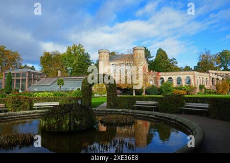 Gatehouse dans le jardin du palais de Karlsruhe, Allemagne Banque D'Images