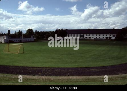 Bad Toelz, Allemagne. 6/1990. Flint Kaserne. Le Schutzstaffel (SS). Bad Tölz était un SS-Junkerschule. Il a servi de centre de formation pour les officiers de la Waffen-SS. L'école a été fondée en 1937 et construite par l'architecte Alois Degano. Il est situé dans la ville de Bad Tölz, à environ 48 km au sud de Munich. Les principales installations étaient résistantes aux semi-bombes avec 3 étages au-dessus du sol et 4 en dessous. Banque D'Images