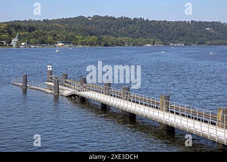 Touristenmagnet im Ruhrgebiet Das Essener Naherholungsgebiet und Touristen-Hotspot Baldeneysee aus dem Jahr 1933 an der Werdener Staumauer Essen Nordrhein-Westfalen Deutschland Werden *** aimant touristique dans la région de la Ruhr la zone de loisirs d'Essen et hotspot touristique Baldeneysee de 1933 au mur du barrage Werden Essen Rhénanie-Westphalie Allemagne Werden Banque D'Images