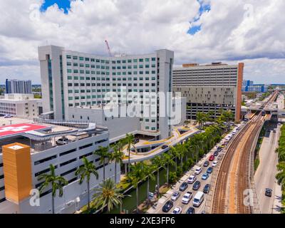 District hospitalier du comté de Miami Dade. Bâtiments sanitaires et médicaux. Miami Metrorail Banque D'Images