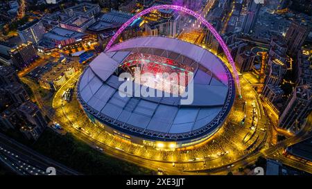 Vue aérienne du concert au stade de Wembley au coucher du soleil à Londres, Angleterre, Royaume-Uni Banque D'Images