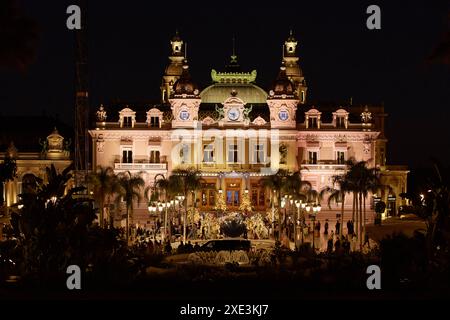 Monaco, Monte-Carlo, 12 novembre 2022 : la fête du mariage indien sur la place du célèbre Casino Monte-Carlo est nocturne Banque D'Images