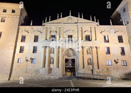 Monastère bénédictin de San Salvador de Ona à Burgos. Styles roman, gothique et mudéjar Banque D'Images