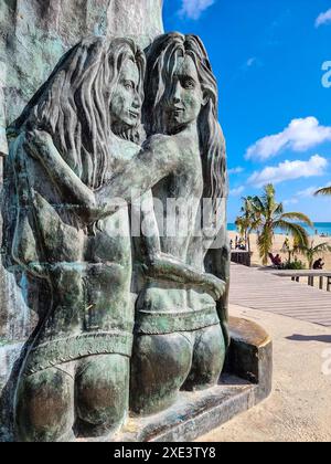 Mexique, Playa del Carmen, parc des fondateurs, détail de la colonne de la sculpture du portail maya Banque D'Images