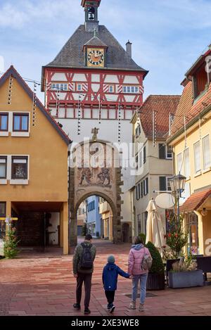 Balade automnale à Bietigheim-Bissingen : bonheur familial en Allemagne. Explorer Bietigheim-Bissingen : aventure automnale en famille à Germa Banque D'Images