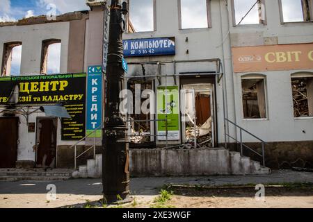 Kupiansk, Ukraine, 24 juin 2024 paysage urbain de Kupiansk en zone de guerre. La ville a été touchée plus durement par les bombardements russes. L'infrastructure civile est le russe Banque D'Images