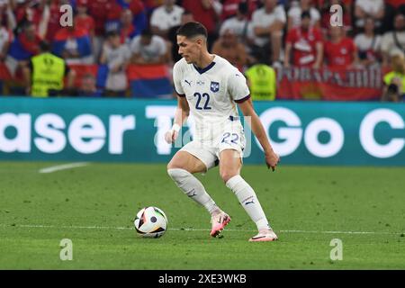 MUNICH, ALLEMAGNE - JUIN 25 : Sasa Lukic de Serbie lors du match de la phase de groupes de l'UEFA EURO 2024 opposant le Danemark et la Serbie au Munich Football Arena le 25 juin 2024 à Munich, Allemagne.240625 SEPA 24 002 - 20240625 PD13172 Banque D'Images