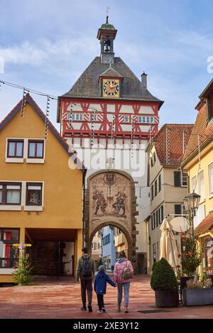 Balade automnale à Bietigheim-Bissingen : bonheur familial en Allemagne. Explorer Bietigheim-Bissingen : aventure automnale en famille à Germa Banque D'Images