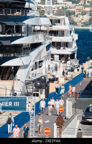 Monaco, Monte Carlo, 28 septembre 2022 - beaucoup de yachts de luxe à la célèbre exposition de bateaux à moteur dans la principauté, la plupart Banque D'Images