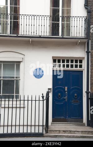 Plaque dédiée à la vie de Millicent Garrett Fawcett, leader suffragette, sur la maison où elle a vécu à Bloomsbury, Londres Banque D'Images