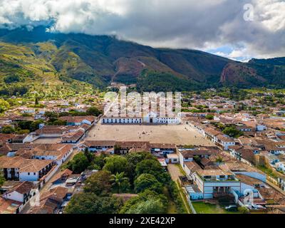 Vue aérienne de la Plaza Mayor, la plus grande place pavée d'Amérique du Sud, Villa de Leyva, Colombie Banque D'Images