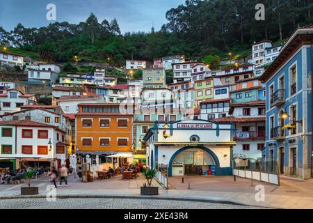 Cudillero est un port de pêche Banque D'Images