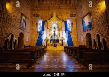 Cathédrale métropolitaine de Medellin, grandes œuvres architecturales de Colombie, un joyau néo-roman, dans le style basilique romain. Colomb Banque D'Images