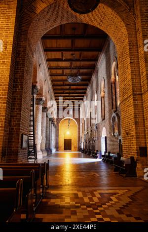 Cathédrale métropolitaine de Medellin, grandes œuvres architecturales de Colombie, un joyau néo-roman, dans le style basilique romain. Colomb Banque D'Images