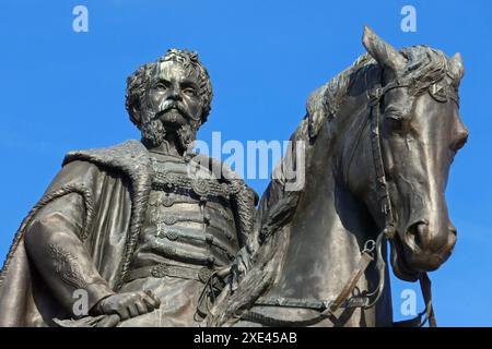 Statue équestre de Gyula Andrassy devant le Parlement à Budapest, Hongrie Banque D'Images