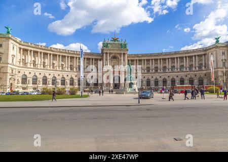 Palais Hofburg, vue carrée et fiacre ou fiaker à Vienne Banque D'Images