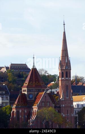 Église réformée sur la place SzilÃ¡gyi DezsÅ’ à Budapest, Hongrie Banque D'Images