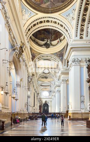 Saragosse, Espagne - 30 mars 2023 : : intérieur de la basilique Cathédrale notre-Dame du pilier, Saragosse, Espagne Banque D'Images