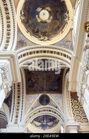 Saragosse, Espagne - 30 mars 2023 : : intérieur de la basilique Cathédrale notre-Dame du pilier, Saragosse, Espagne Banque D'Images